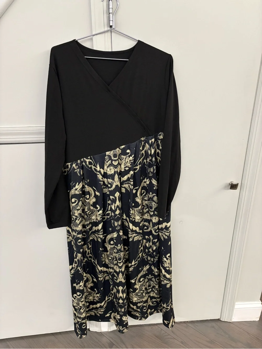 Women’s Vintage Black & Gild Patterned v neck Midi Dress
